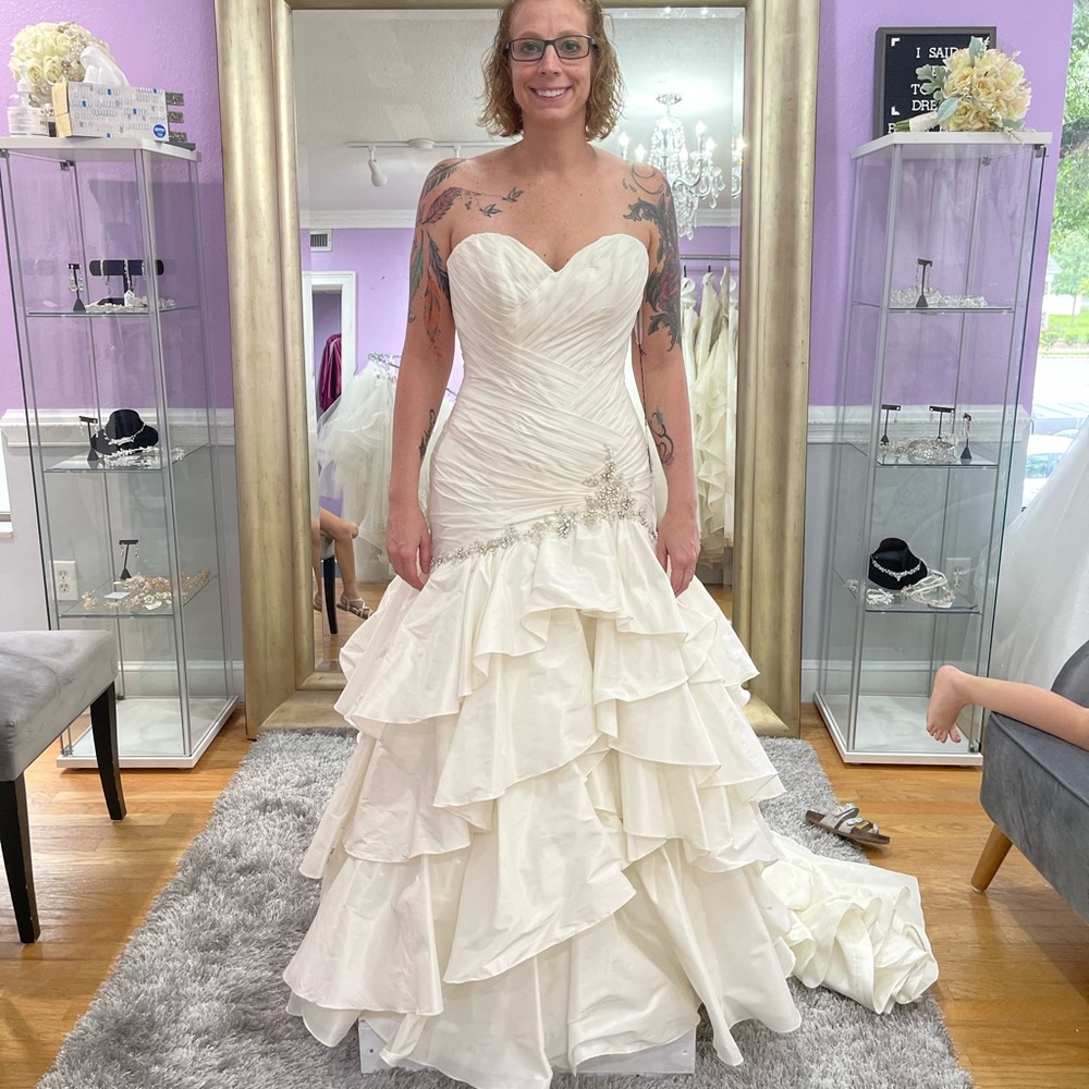 Sample maggie sottero cream colored wedding dress